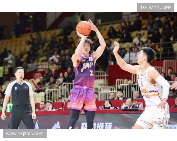 [CBA]西蒙斯回传 吴前接球就投三分命中.